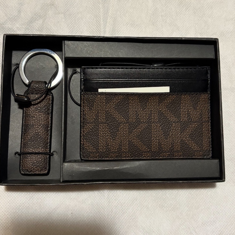 NWT Michael Kors, gift set card holder and keychain box included